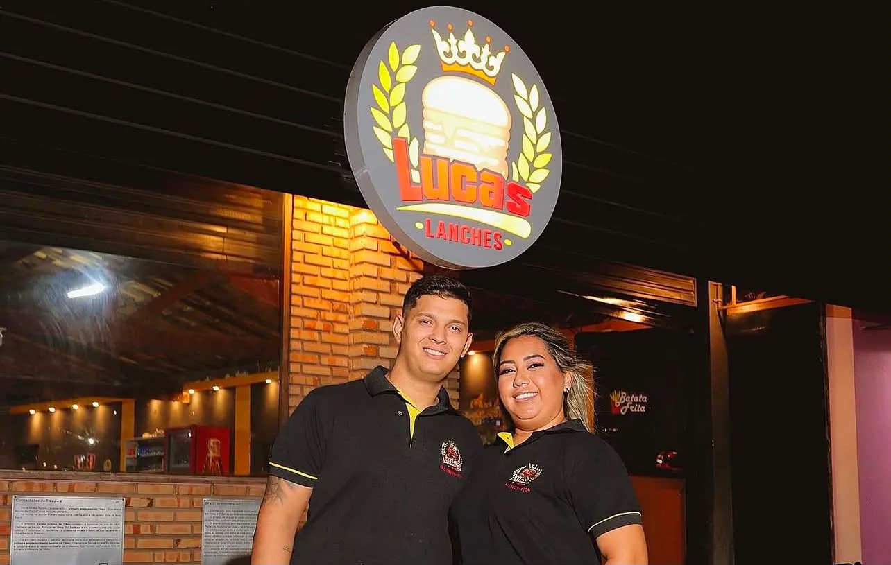 Leandro e Letícia, proprietários do Lucas Lanches em Tibau, lanchonete e pizzaria no Centro
