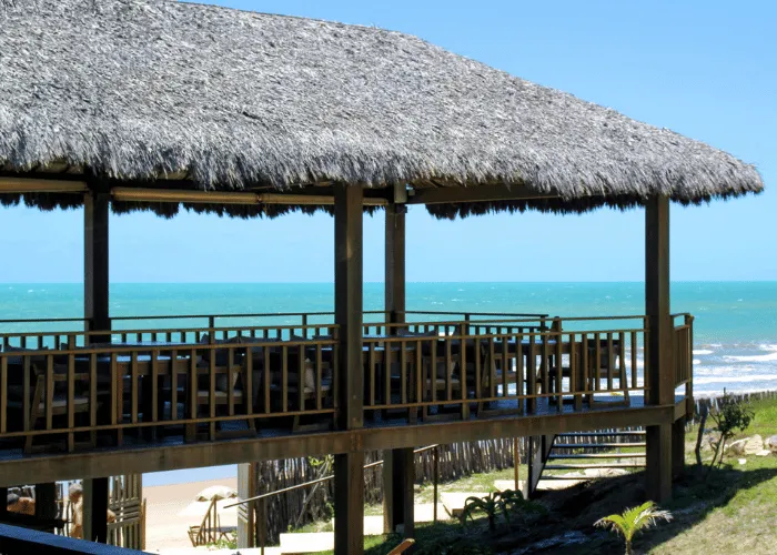 Dengo Restaurante visto do alto das falésias, opção de onde comer em Majorlândia